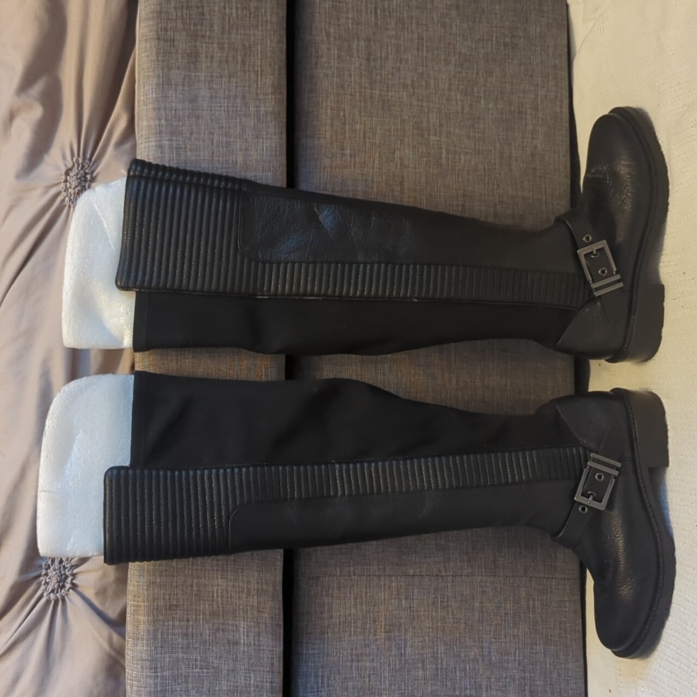 NW/OT BCBGeneration black Sigmond knee boots w/ buckle & quarter-zip Sz 6